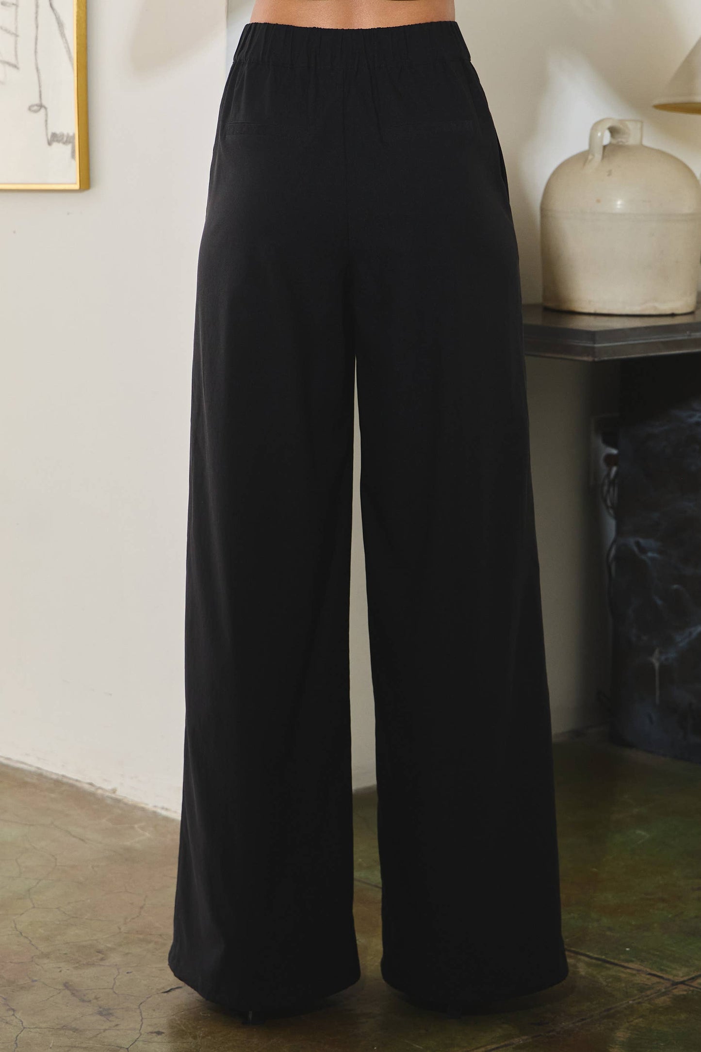 Stretchy woven pin-tuck wide legged pants : Black